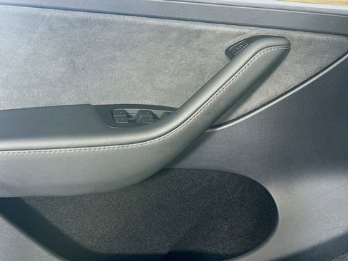 Used 2024 Tesla Model Y Long Range AWD/4WD image 15