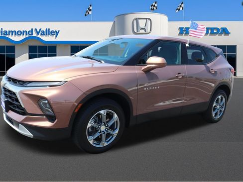 Used 2023 Chevrolet Blazer LT FWD image 3