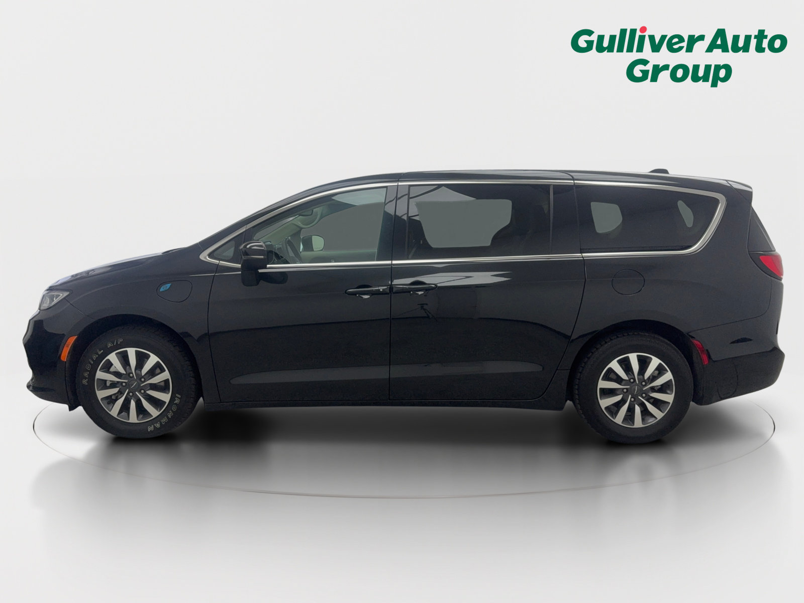 Used 2023 Chrysler Pacifica Touring-L FWD image 3