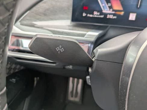 Used 2023 BMW 740i image 26