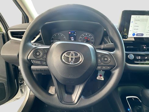 Used 2025 Toyota Corolla LE FWD image 11