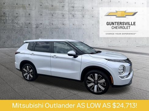 Used 2025 Mitsubishi Outlander SE AWD/4WD image 1