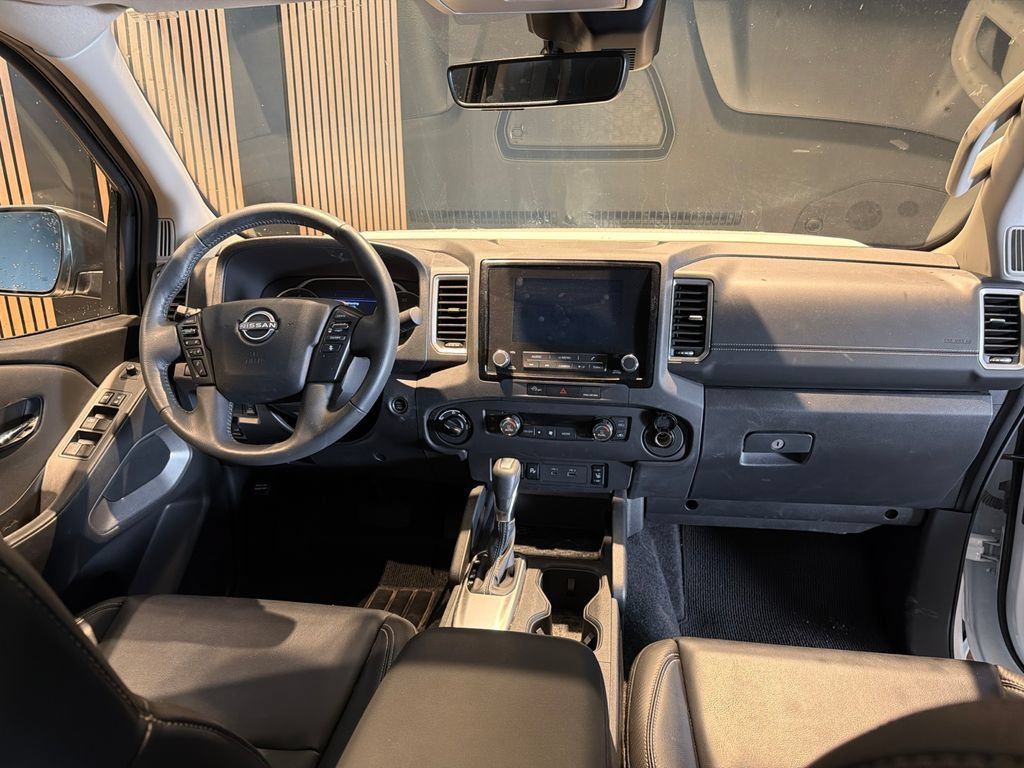 Used 2024 Nissan Frontier SL w/ Technology Package AWD/4WD image 12