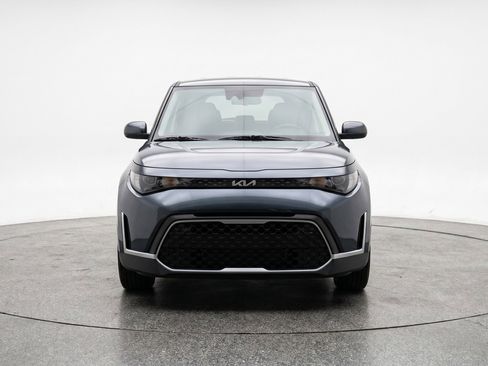 Used 2025 Kia Soul LX w/ LX Technology Package FWD image 2