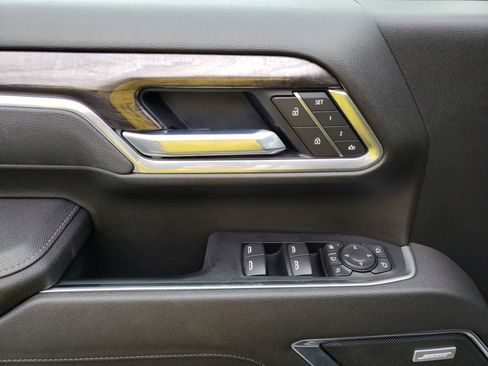 Used 2025 Chevrolet Silverado 2500 LTZ w/ LTZ Plus Package image 12