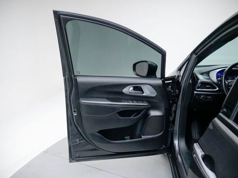 Used 2019 Chrysler Pacifica Touring-L w/ S Appearance Package image 22