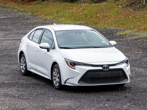 Used 2021 Toyota Corolla LE image 12