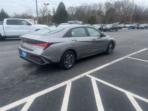 Used 2024 Hyundai Elantra Blue image 7