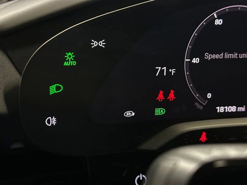 Used 2022 Porsche Taycan image 32