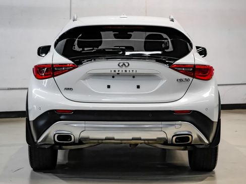Used 2017 INFINITI QX30 Premium w/ Navigation Package AWD/4WD image 9