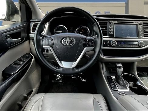 Used 2015 Toyota Highlander XLE FWD image 10