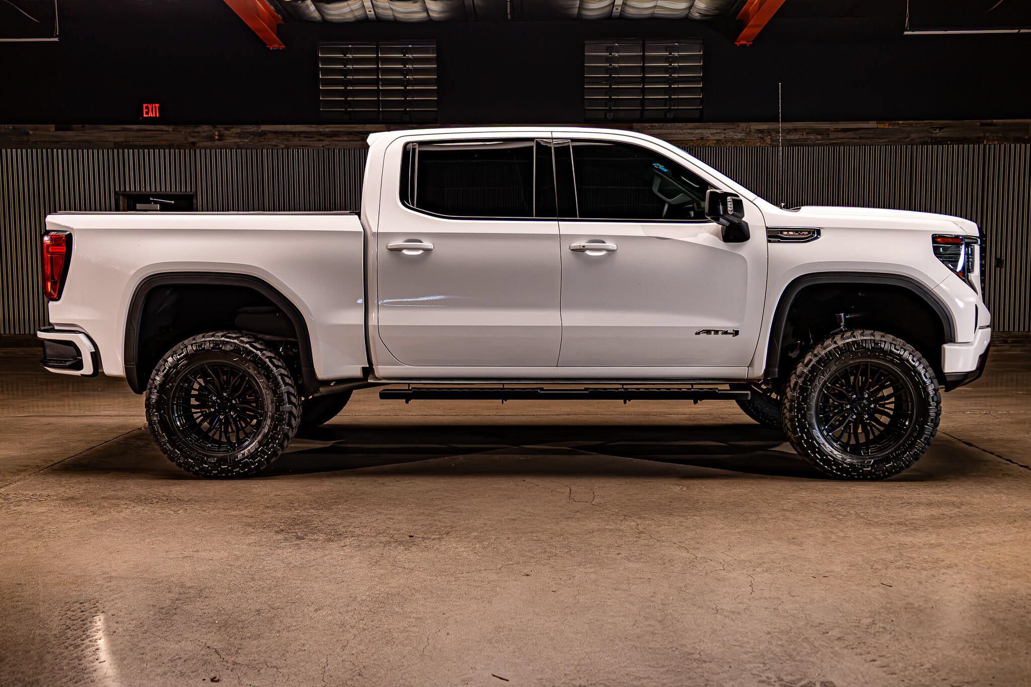 Used 2025 GMC Sierra 1500 AT4 AWD/4WD image 10