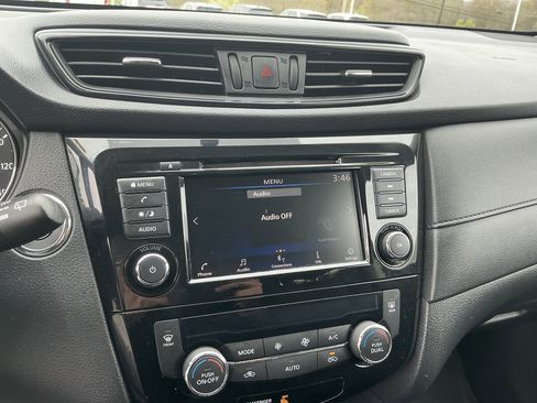 Used 2018 Nissan Rogue SV AWD/4WD image 20