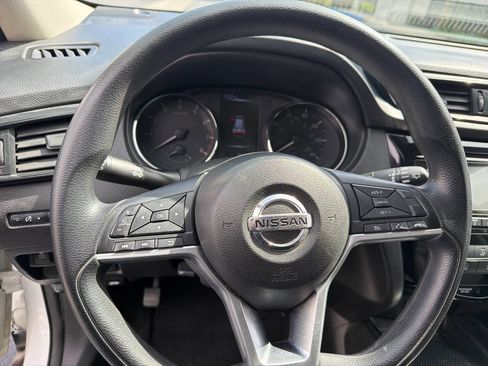 Used 2017 Nissan Rogue S FWD image 16