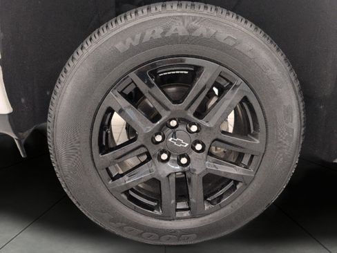 Used 2021 Chevrolet Silverado 1500 RST w/ LPO, Blackout Package AWD/4WD image 3