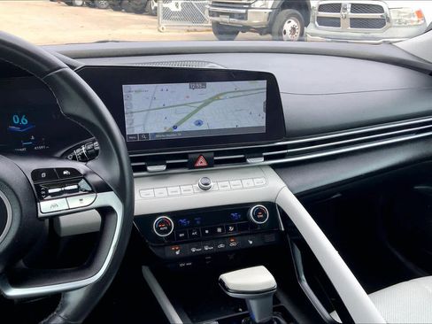 Used 2024 Hyundai Elantra Limited image 7