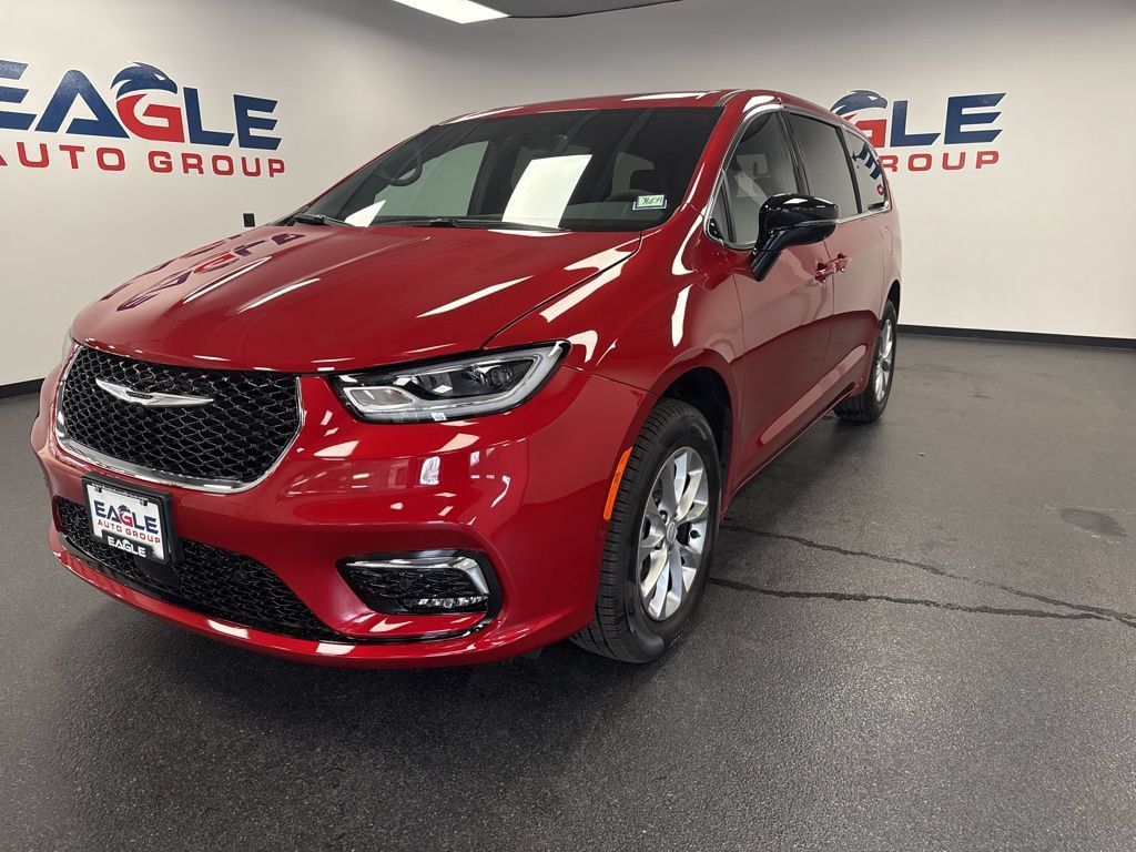 New 2026 Chrysler Pacifica Select AWD/4WD image 6