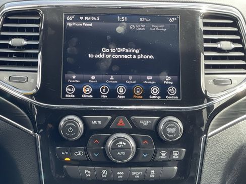 Used 2021 Jeep Grand Cherokee Limited AWD/4WD image 32