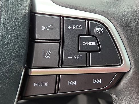 Used 2024 Toyota Highlander LE image 22