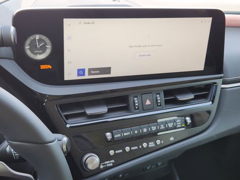 Used 2025 Lexus ES 300h w/ Premium Package image 19