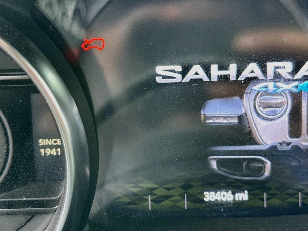 Used 2023 Jeep Wrangler Unlimited Sahara w/ Cold Weather Group AWD/4WD image 13