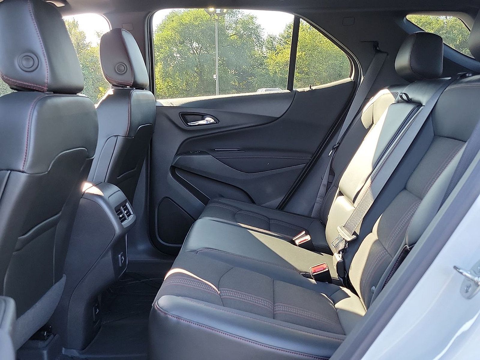 Used 2024 Chevrolet Equinox RS FWD image 13