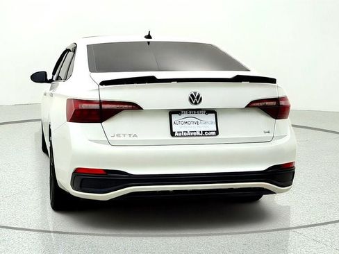 Used 2022 Volkswagen Jetta SE w/ Panoramic Sunroof Package FWD image 6