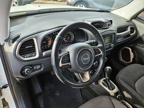 Used 2016 Jeep Renegade Latitude AWD/4WD image 14