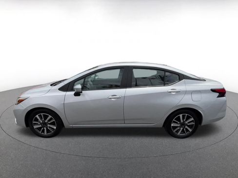 Used 2025 Nissan Versa SV FWD image 9