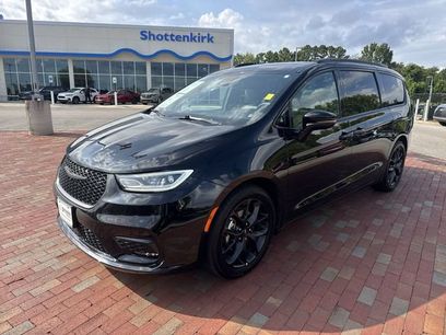 Used 2025 Chrysler Pacifica Limited