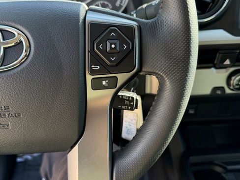 Used 2017 Toyota Tacoma SR5 image 22