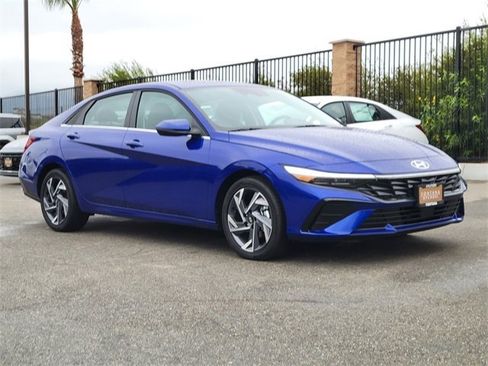 New 2025 Hyundai Elantra Limited image 28