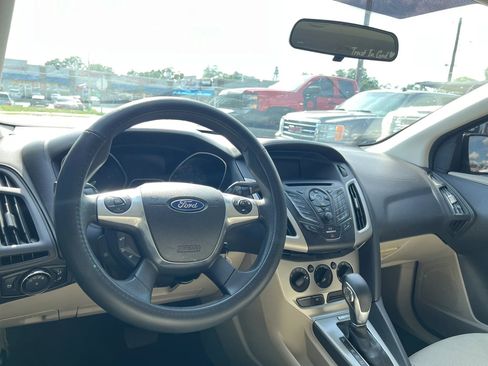 Used 2014 Ford Focus SE FWD image 14