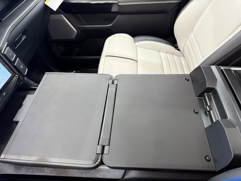 New 2025 Ford F150 Lightning Platinum image 44