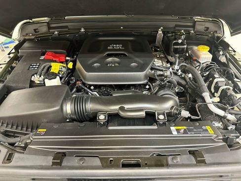 Used 2022 Jeep Wrangler Sport AWD/4WD image 32