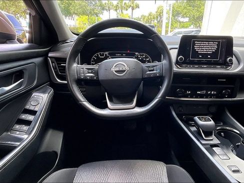 Used 2025 Nissan Rogue SV FWD image 5