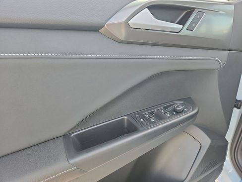 New 2026 Volkswagen Taos SE image 16