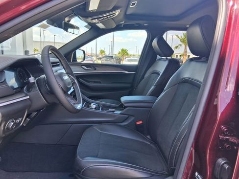 New 2026 Jeep Grand Cherokee Altitude RWD image 19