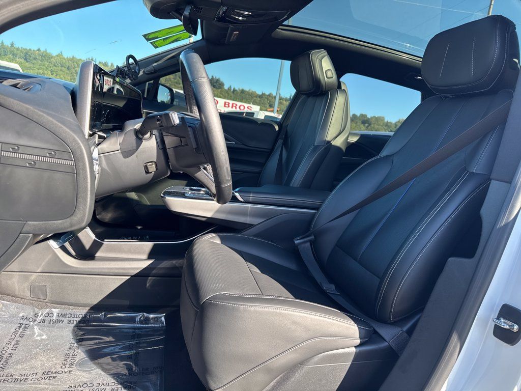 Used 2024 Cadillac Lyriq Luxury RWD image 12