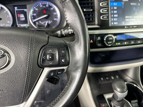 Used 2017 Toyota Highlander XLE AWD/4WD image 13