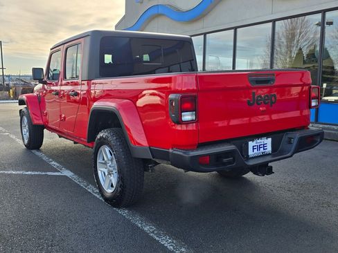 Used 2022 Jeep Gladiator Sport image 3