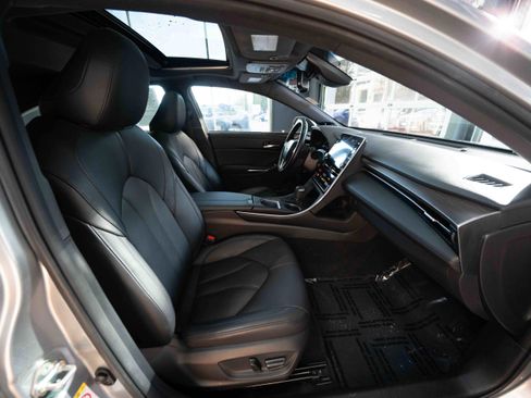 Used 2019 Toyota Avalon XLE image 26