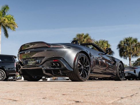 Used 2021 Aston Martin V8 Vantage Roadster image 14