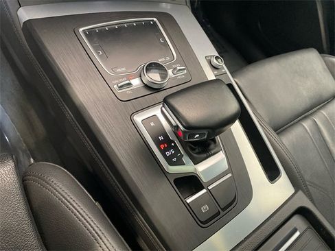 Used 2020 Audi Q5 2.0T Titanium Premium Plus image 26