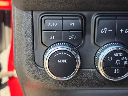 Used 2024 GMC Yukon XL SLT AWD/4WD image 30