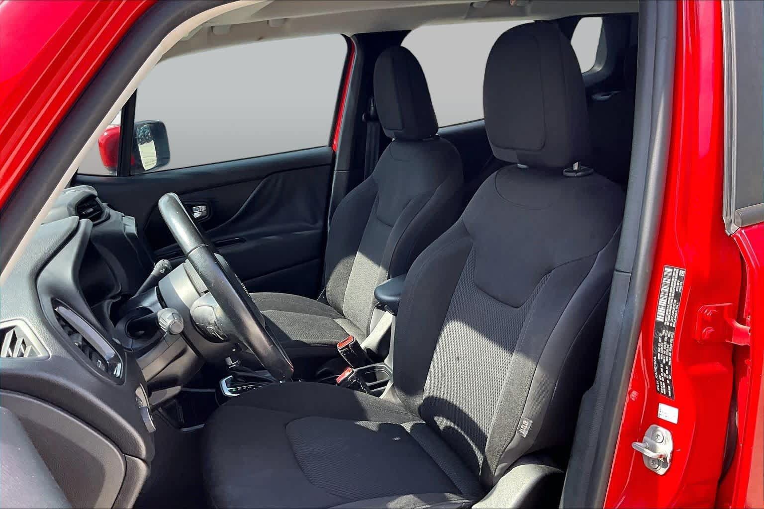 Used 2018 Jeep Renegade Altitude FWD image 8