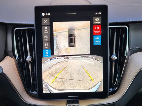 New 2026 Volvo XC60 B5 Ultra w/ Protection Package Premier image 19