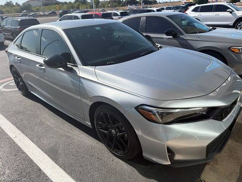 Used 2025 Honda Civic Sport image 3