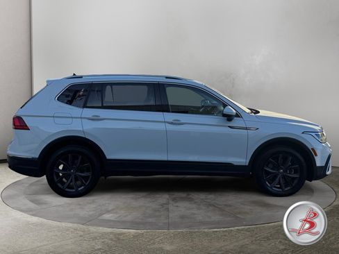 Used 2024 Volkswagen Tiguan SE AWD/4WD image 8