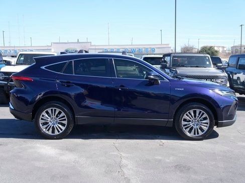 Used 2021 Toyota Venza Limited image 5